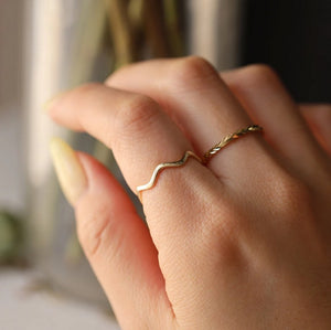 14K Gold Wavy Ring